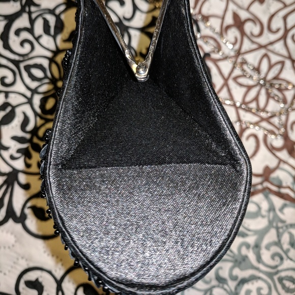 Black evening clutch w/ silver chain - Picture 4 of 5